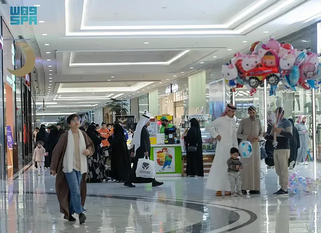 حركة تجارية لافتة في أسواق الحدود الشمالية قبيل العيد – شاهد الصور 2 حركة تجارية لافتة في أسواق الحدود الشمالية قبيل العيد – شاهد الصور