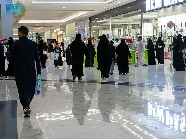 حركة تجارية لافتة في أسواق الحدود الشمالية قبيل العيد – شاهد الصور 3 حركة تجارية لافتة في أسواق الحدود الشمالية قبيل العيد – شاهد الصور