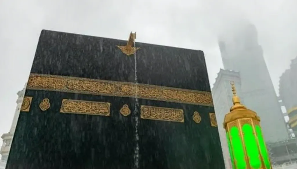 فيديو أمطار الخير تُزيّن أجواء الحرم المكي في ليلة الـ27 من رمضان وسط مشاهد روحانية مؤثرة 1 فيديو أمطار الخير تُزيّن أجواء الحرم المكي في ليلة الـ27 من رمضان وسط مشاهد روحانية مؤثرة