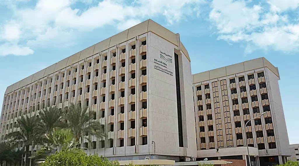 عودة طلاب الرياض إلى المدارس يوم الأحد عقب إجازة العيد وفق التوقيت الصيفي